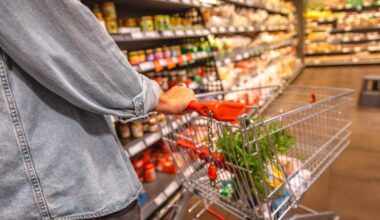 L’ipotesi di tagliare l’Iva sul cibo: dalla carne a salumi e ostriche, quali prezzi potrebbe scendere (ma i costi frenano il governo)