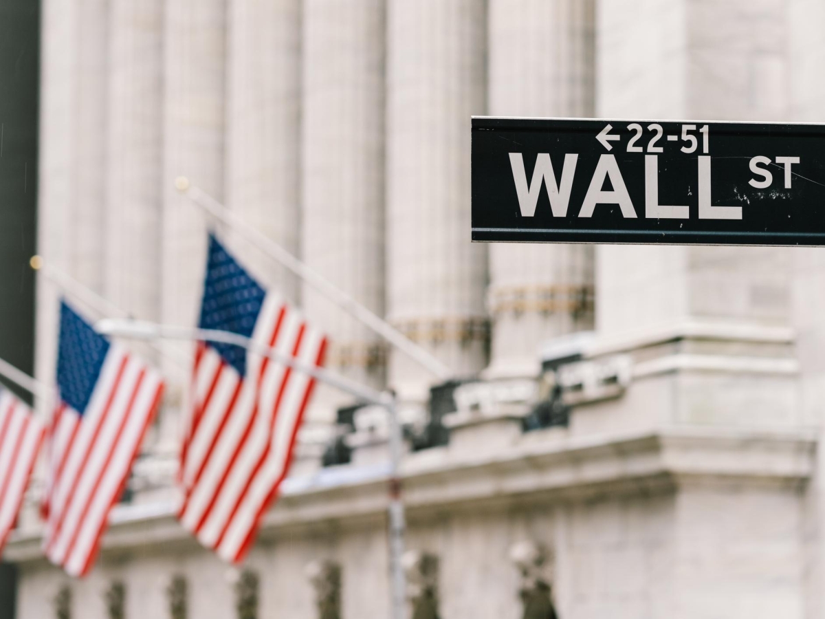 Wall Street, la bolla è arrivata o è lontana? I calcoli degli analisti e il confronto con le dotcom
