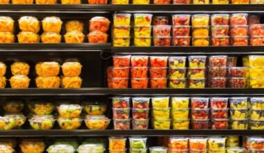 Trump la retromarcia sui dazi: tra le esenzioni carne, caffé, frutta esotica, pomodori, fertilizzanti