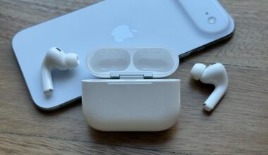 AirPods Live Translation, la traduzione in tempo reale tra due lingue arriva in Italia sulle cuffiette Apple