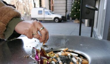 Sigarette, fino a 60 centesimi in più a pacchetto in tre anni (e un miliardo per le casse dello Stato)