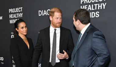 Harry e Meghan nella villa di Jeff Bezos: i Sussex ospiti d'onore al compleanno di Kris Jenner (a tema James Bond)