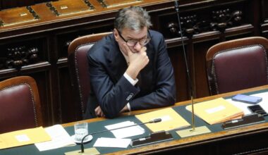 Scalata a Mediobanca, il governo ora studia le mosse. Salvini attacca i magistrati: «Se Giorgetti dice che è tutto a posto, non ho dubbi sia così»