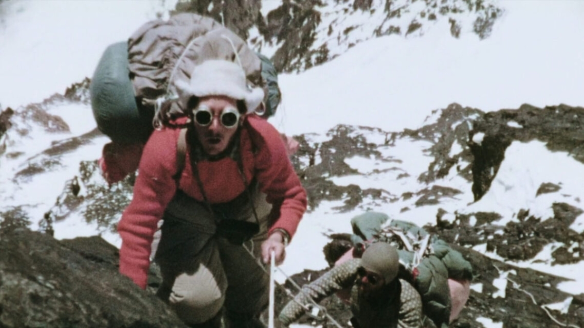 Bergamo, al Cinema Capitol il film che racconta la conquista del K2 (e la verità su Bonatti). Messner: «Le bugie possono rovinare una persona, anche a me è successo qualcosa di simile»