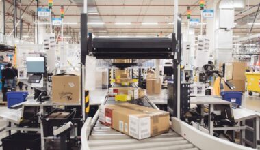 Tre robot per ogni operaio in magazzino: così la rivoluzione di Amazon macina utili e lascia indietro i lavoratori