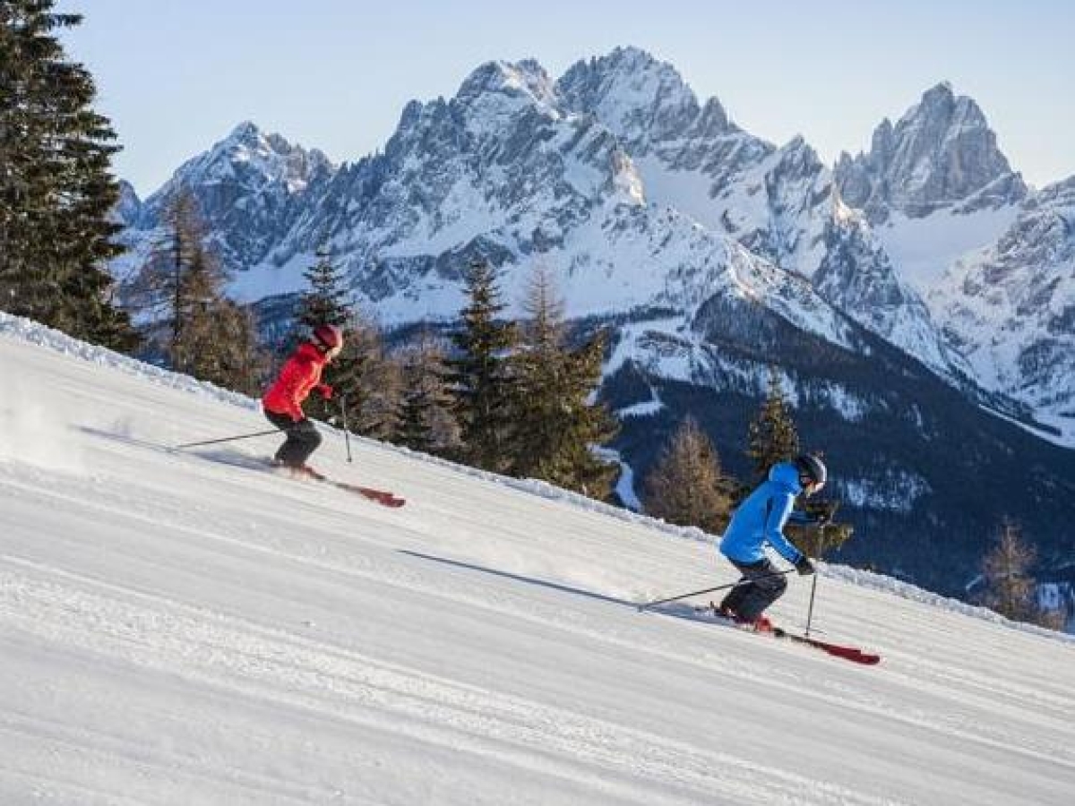 Al via la stagione in pista: si scia ma con il casco