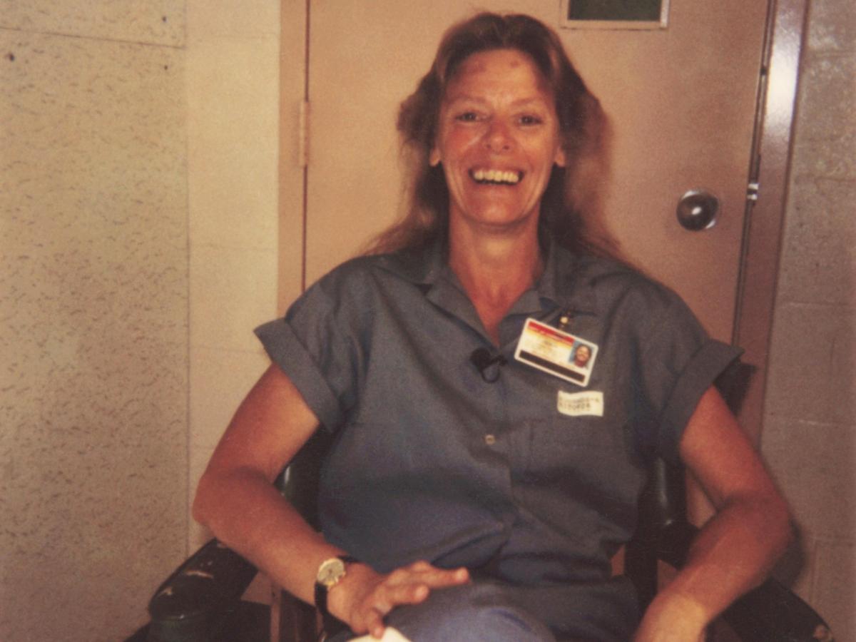 Aileen Wuornos, la giustiziera che uccideva «gli uomini cattivi»: il disturbo di personalità ignorato e le sei condanne a morte. «Quante volte volete uccidermi?»