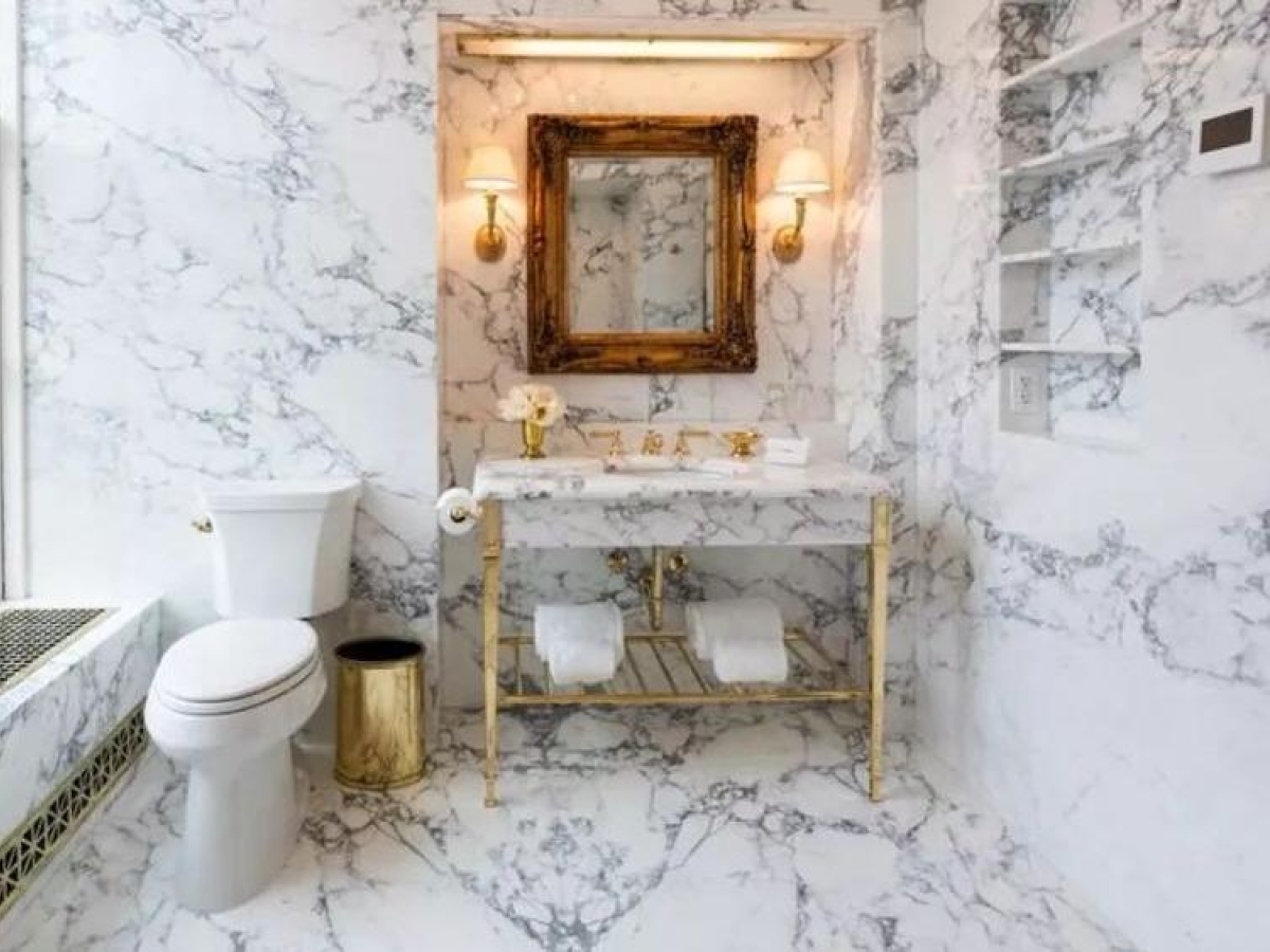 Dopo l'ala est della Casa Bianca Trump ristruttura il bagno di Lincoln