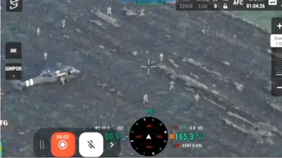 Forze speciali ucraine lanciate dagli elicotteri e i generali sul campo a Pokrovsk: così Kiev prova a resistere