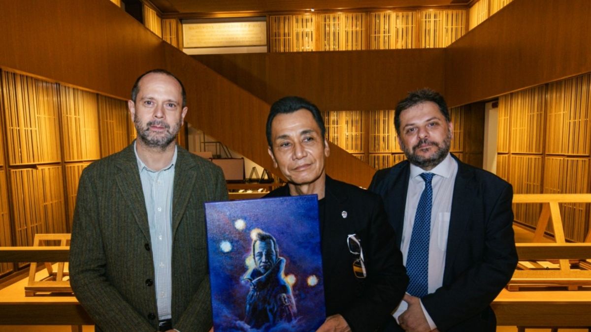 Tetsuo Hara, il padre di Kenshiro, entra in collezione agli Uffizi: è il primo mangaka nella raccolta di autoritratti delle Gallerie