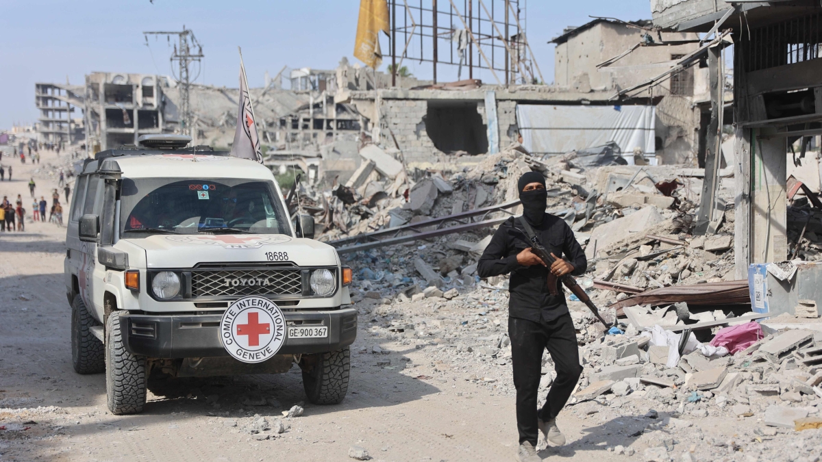 Gaza, le notizie sulla tregua Israele-Hamas in diretta | Israele: «I corpi consegnati da Hamas sono di ostaggi morti». Sì di Netanyahu alla pena di morte (che vale solo per i palestinesi)