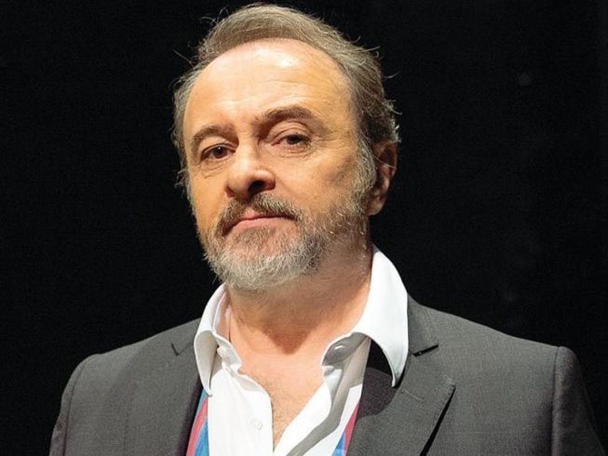 Natalino Balasso: «Guccini sentì le mie canzoni e disse: "meglio se fai il comico". Lasciai Zelig quandi capii che non si poteva più osare»