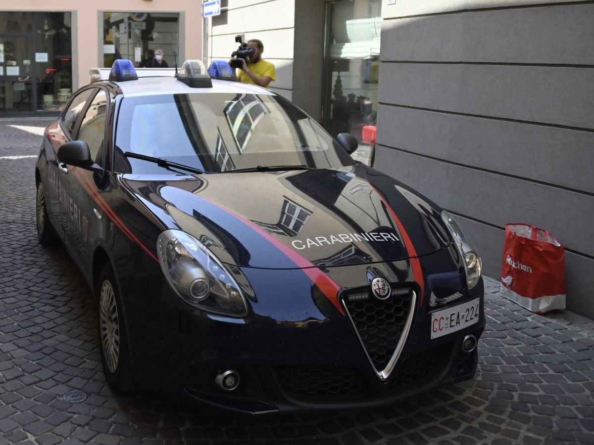 Pescara, i bambini litigano e il padre prende a schiaffi e calci l'amichetto del figlio di otto anni: denunciato