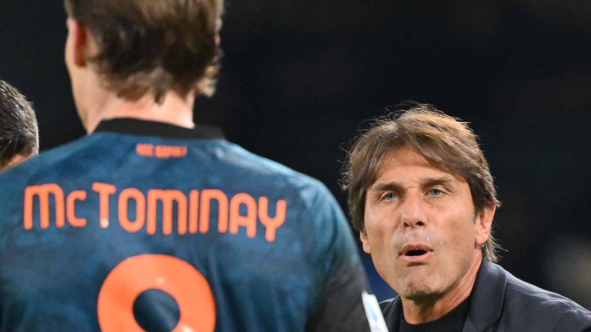 Conte alza i giri: «Il Napoli è primo in classifica ma sentiamo soltanto critiche. Gli arbitri? Un po' confusi»