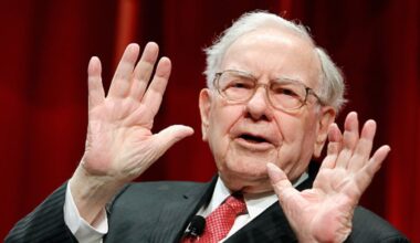 Warren Buffett, perché anche il «mago» teme la bolla a Wall Street: il segnale della liquidità record nei forzieri