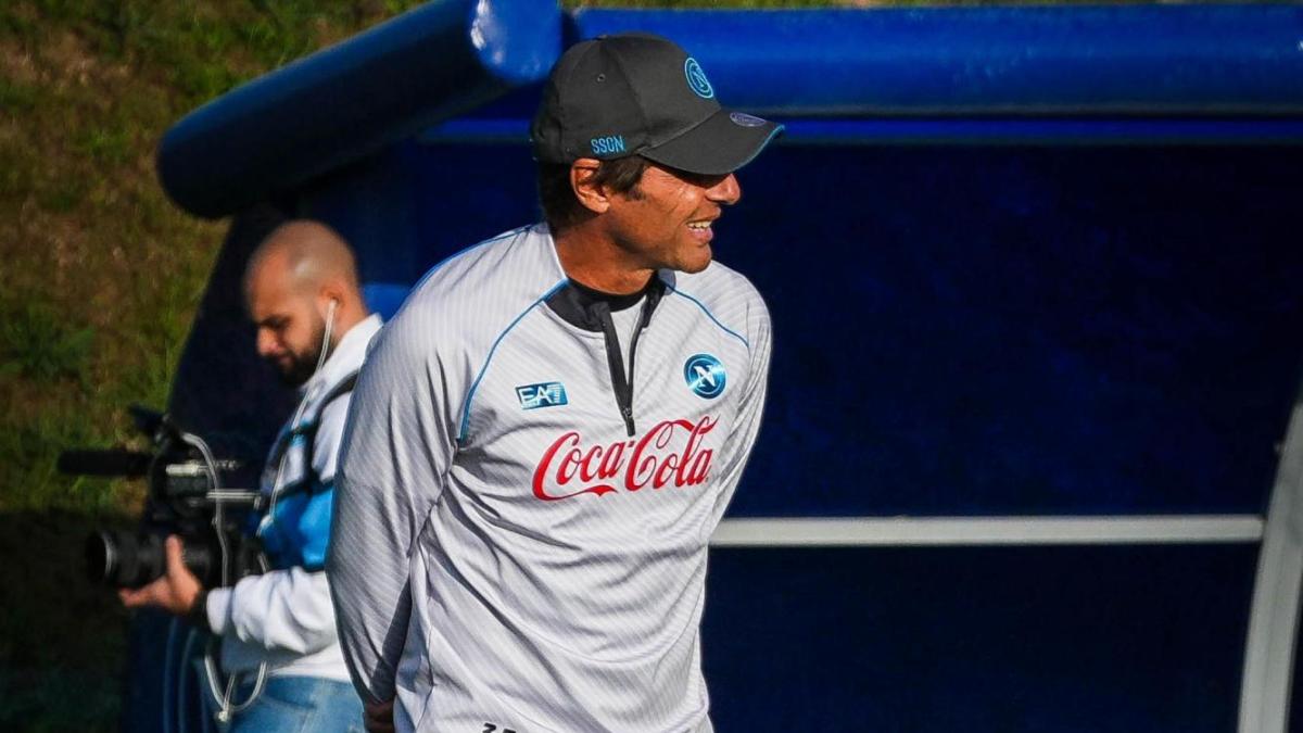 Napoli, Conte ritorna e prepara il tridente: 4-3-3 con Neres in fascia, Elmas mezz'ala