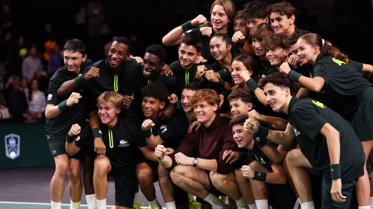 Atp Finals, Sinner già a Torino: si è rilassato al volante. Chef stellato e coccole, così si viziano i maestri