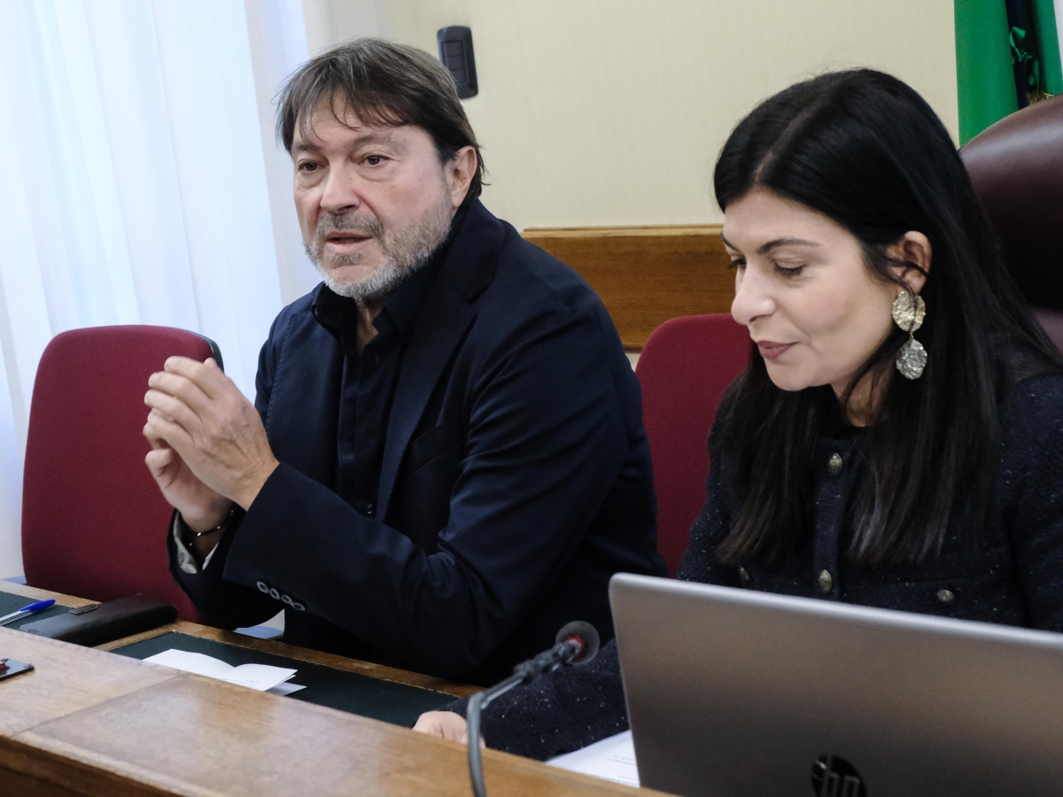 Sigfrido Ranucci, i pm chiedono l'acquisizione dell'audizione in Antimafia del giornalista. FdI lo attacca sul caso Ghiglia