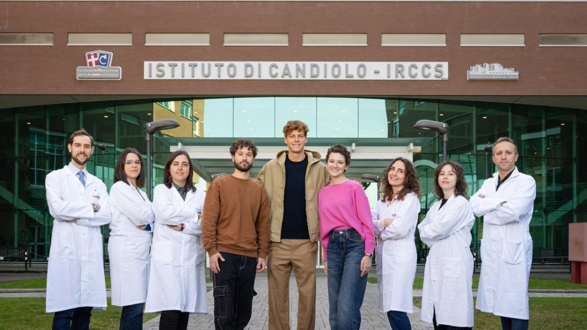 Jannik Sinner a Torino. Le prime ore del campione tra relax, il JMedical e l'Istituto Irccs di Candiolo: «Io gioco solo a tennis, voi fate un lavoro straordinario»