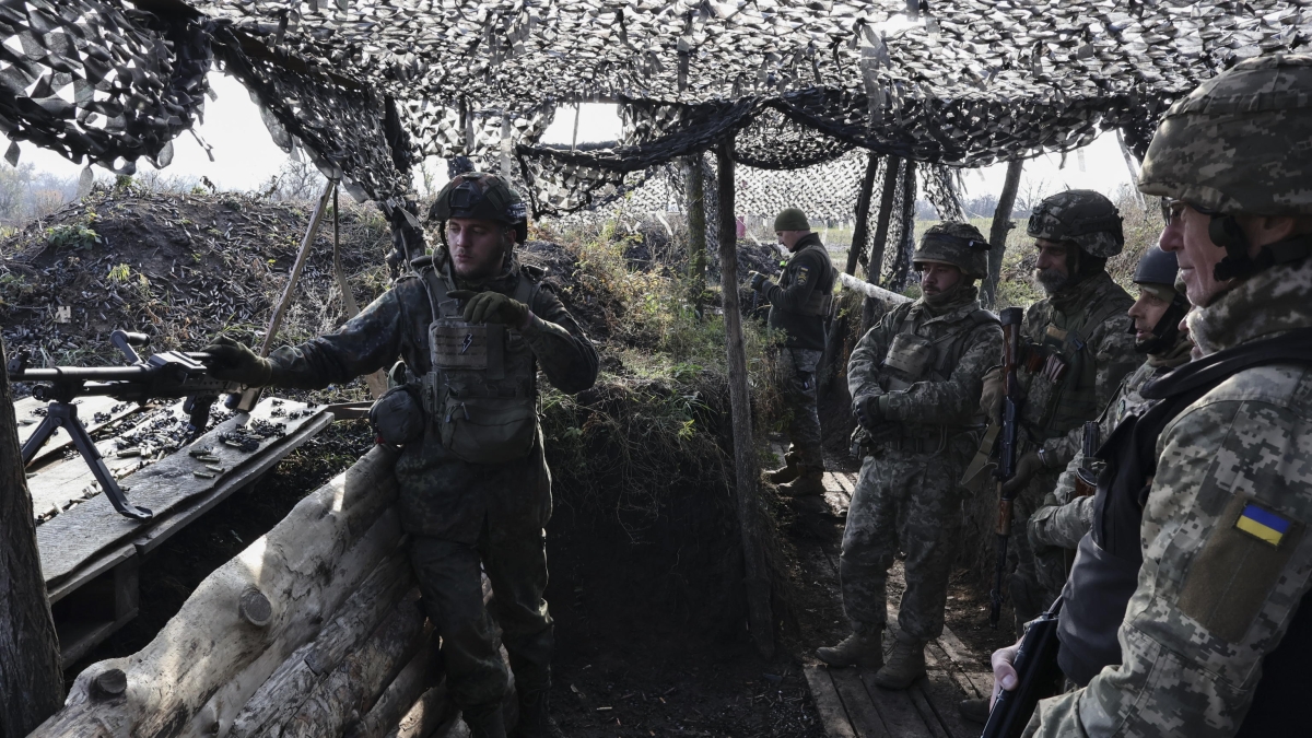 Ucraina - Russia, le notizie sul conflitto in diretta | Trump dopo l'annuncio di Putin: «Incaricato il Pentagono di riprendere i test nucleari». Kiev: «A Pokrovsk issata la bandiera ucraina»