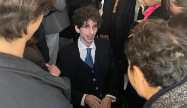 Torino, lo studente colpito dalla bicicletta lanciata ai Murazzi (e ora su una sedia a rotelle) ce l'ha fatta. Mauro Glorioso si laurea in Medicina. «Sono felice»