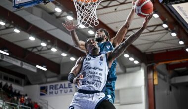 Basket Serie A: Sassari-Cantù 100-84, Cremona-Trento 92-83