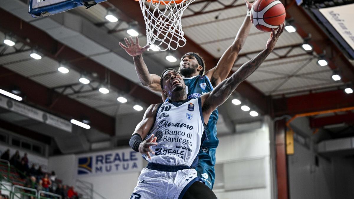 Basket Serie A: Sassari-Cantù 100-84, Cremona-Trento 92-83
