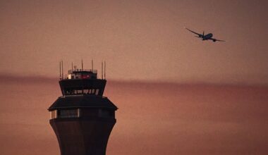 Shutdown, annullati 700 voli oggi negli Usa: e da lunedì le cancellazioni raddoppieranno. La situazione