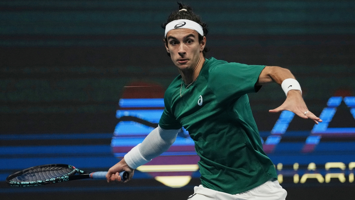 Musetti fa e disfa, alla fine batte Korda ed è in finale ad Atene contro Djokovic: se batte Nole va alle Finals