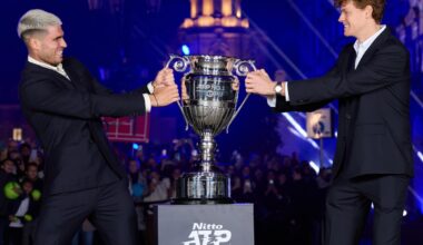 Sinner e Alcaraz si contendono la coppa da numero 1 e accendono le Finals. Carlos «Ho proposto a Jannik di tingersi»