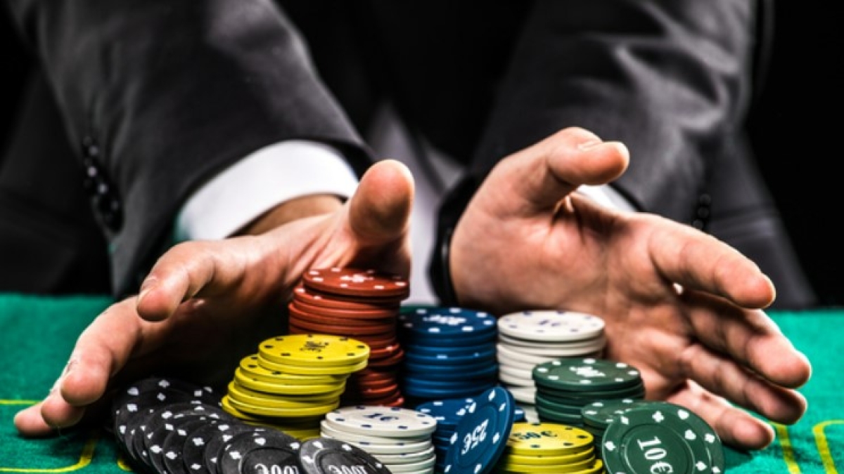 Gioco d'azzardo, il dossier: in dieci anni gli italiani hanno "puntato" 1.774 miliardi e il giro coinvolge 147 clan mafiosi