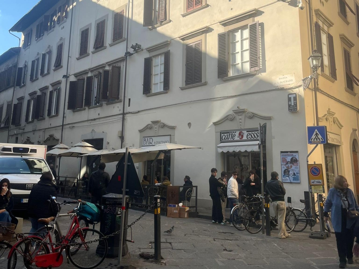 Violentata in macchina da due uomini in centro a Firenze: i sospettati portati in questura