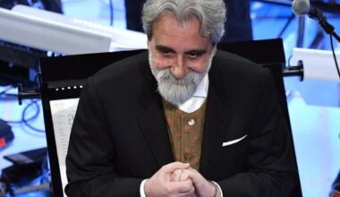 È morto Peppe Vessicchio: il direttore d'orchestra aveva 69 anni. «Polmonite interstiziale precipitata rapidamente»