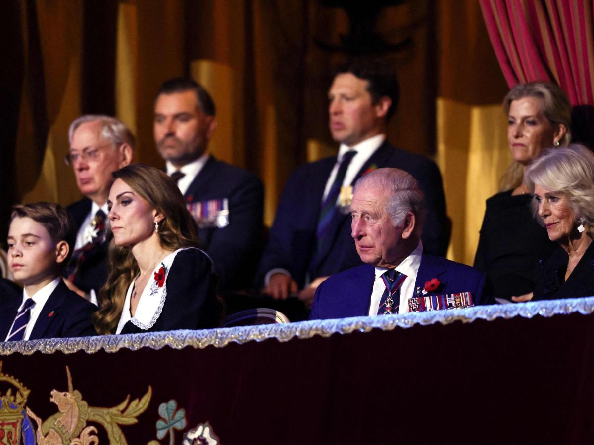 Il debutto del principe George, al posto di William accanto a Kate al concerto nel ricordo dei caduti in guerra