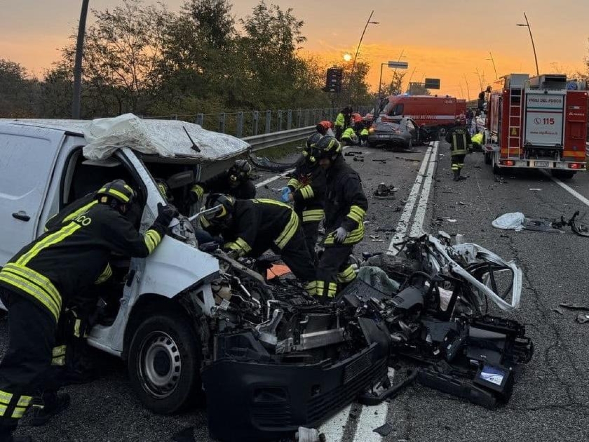 Incidente sulla Tangenziale Sud di Bergamo: due morti in un frontale causato da un sorpasso