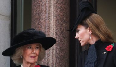 Kate e Camilla alla cerimonia del ricordo al Cenotafio. Re Carlo e William, rendono omaggio ai caduti
