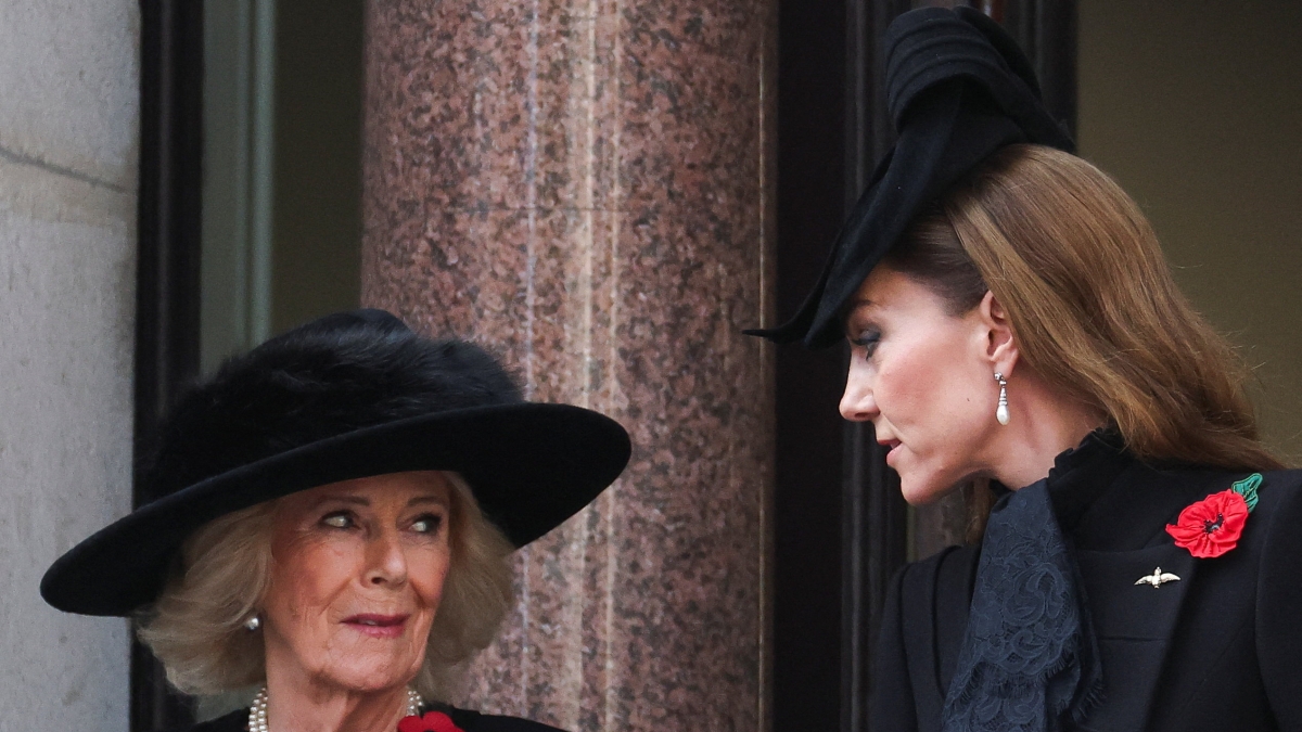 Kate e Camilla alla cerimonia del ricordo al Cenotafio. Re Carlo e William, rendono omaggio ai caduti