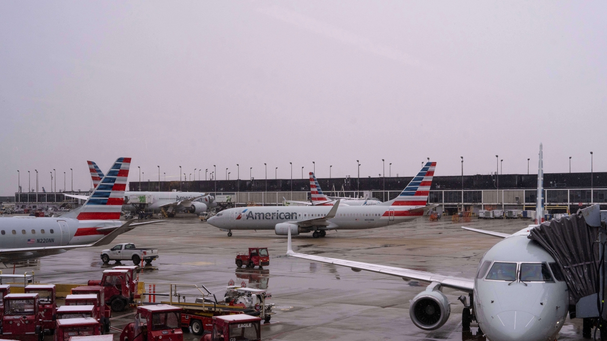 Shutdown e maltempo, così i cieli Usa sono stati vicini al collasso: 3 mila voli cancellati in un giorno