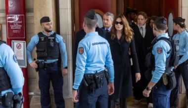 Sarkozy, chiesta la scarcerazione: oggi la decisione. L'ex presidente francese: «La prigione è molto dura e logorante»