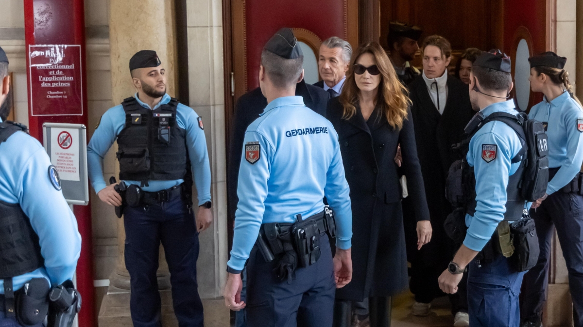 Sarkozy, chiesta la scarcerazione: oggi la decisione. L'ex presidente francese: «La prigione è molto dura e logorante»