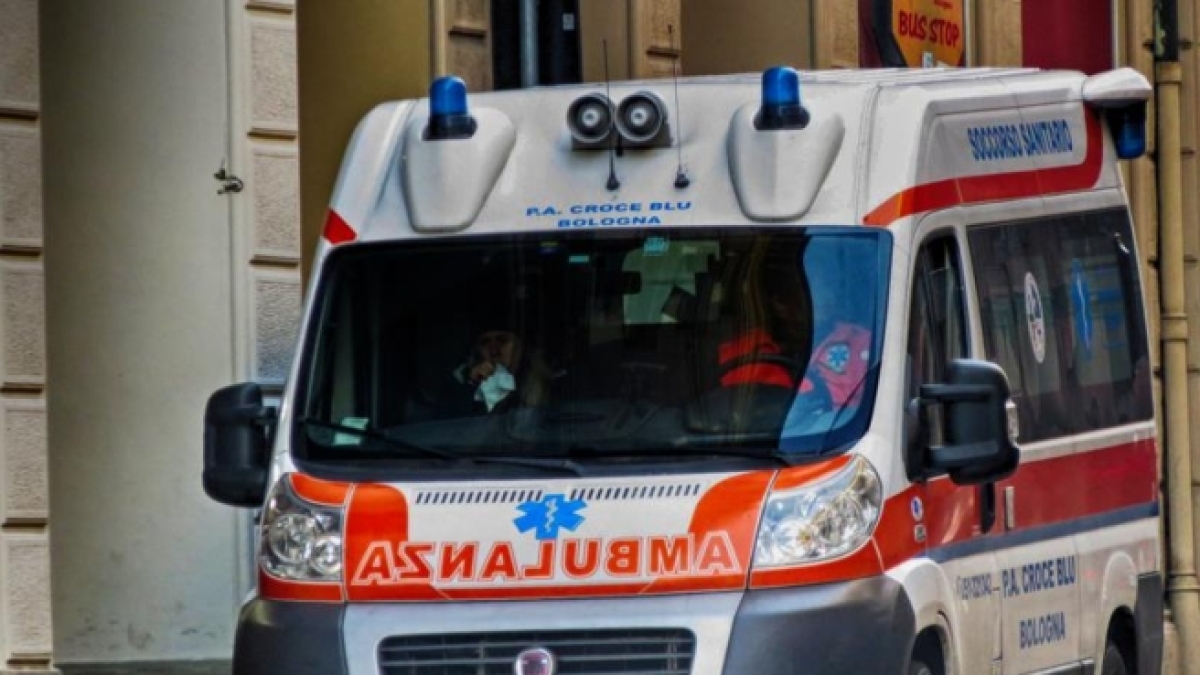 Udine, sparatoria in strada: tre feriti, due sono gravi. Sono un uomo e i figli