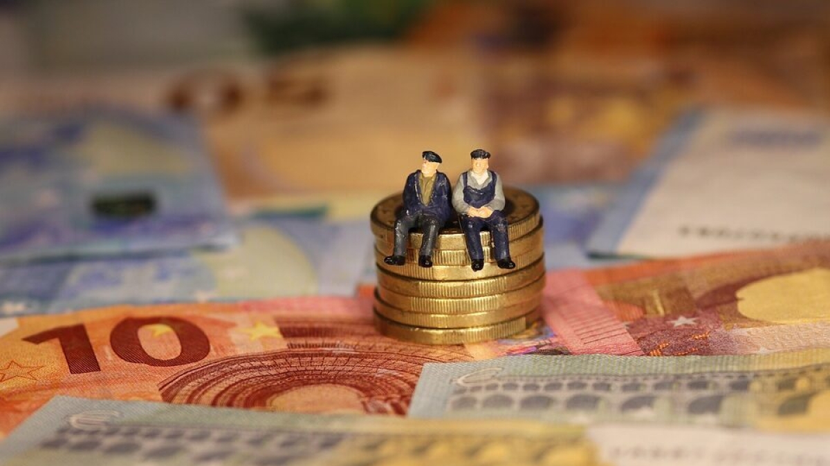 Bonus Natale, a quanto ammonta l’aumento della pensione di dicembre: chi ne ha diritto e come richiederlo