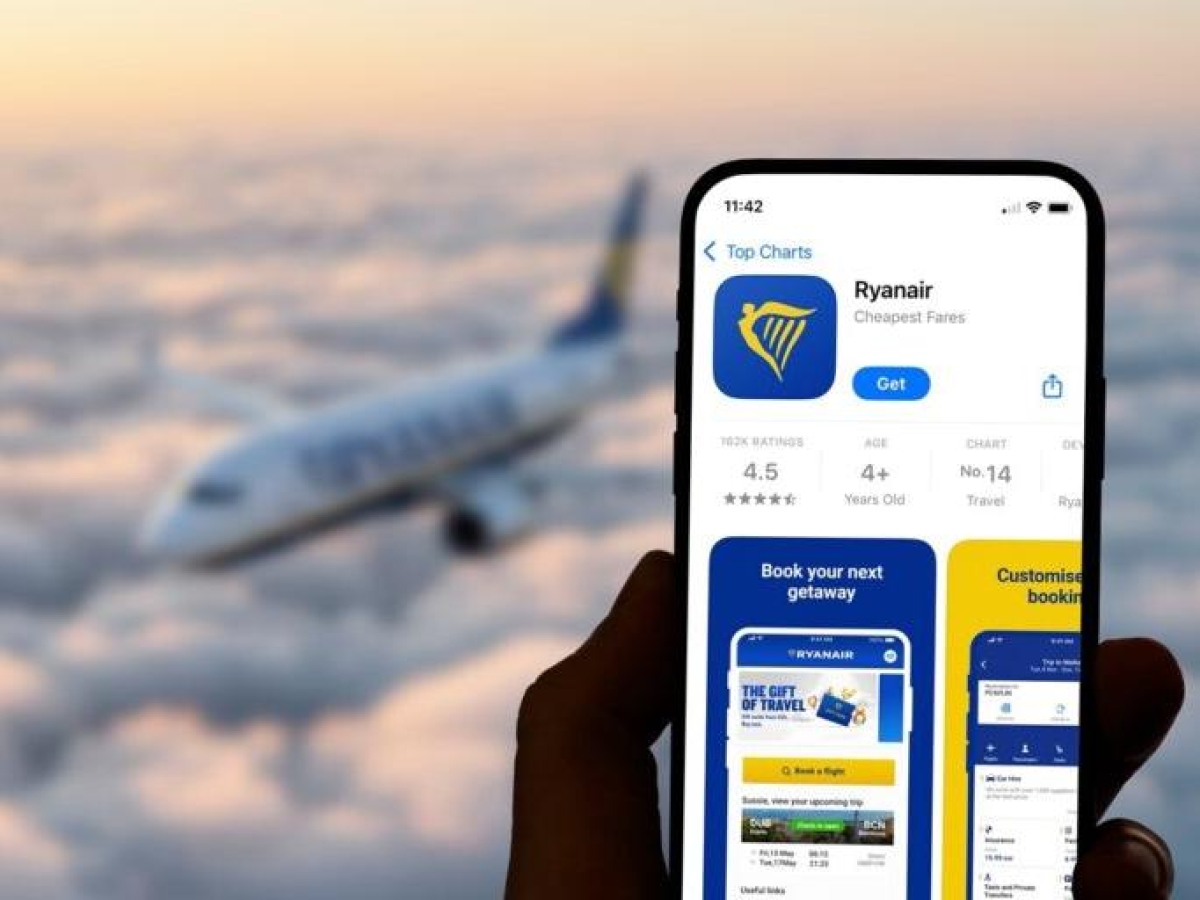 Voli Ryanair, carta d’imbarco solo digitale: dal 12 novembre senza check-in online si pagheranno 55 euro