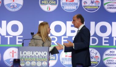 Elezioni regionali in Puglia, Meloni a Bari: «La manovra aiuta i ricchi? Ci vuole coraggio a dirlo». Salvini e i migranti: «Fuori dalle pa... chi non rispetta tradizioni»