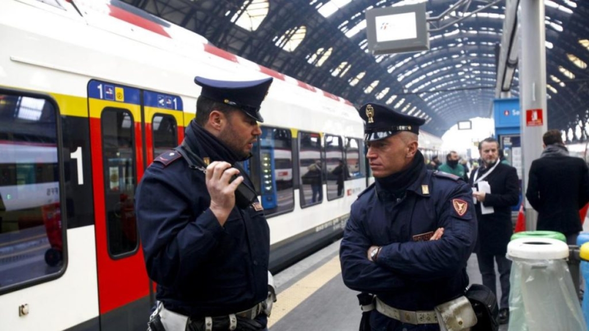 Milano, insulta ebrei ortodossi americani in stazione Centrale e ne picchia uno: arrestato 25enne pakistano