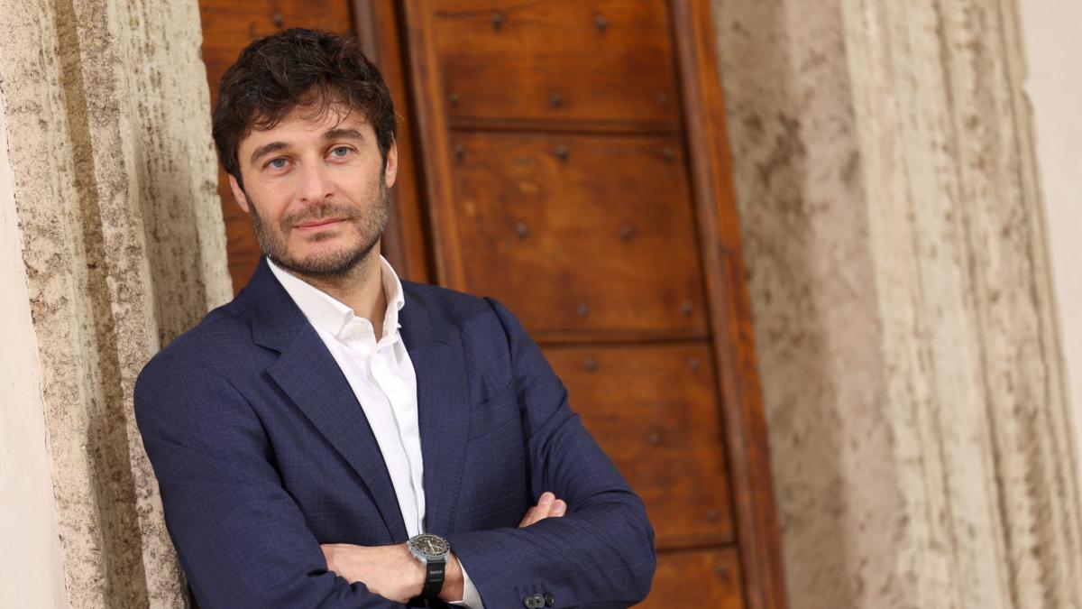 Lino Guanciale intervista: "Bullismo, rugby, Fiorentina"