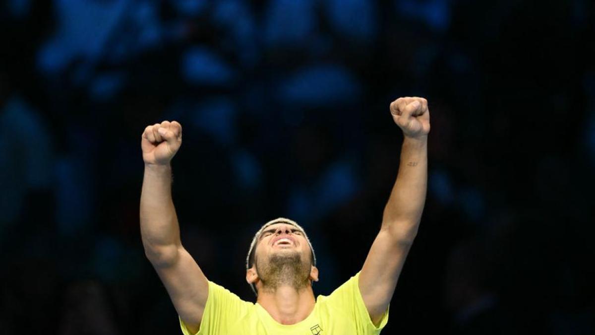 Atp Finals: Alcaraz rischia ma supera Fritz. Ora il n.1 di fine anno dista una vittoria
