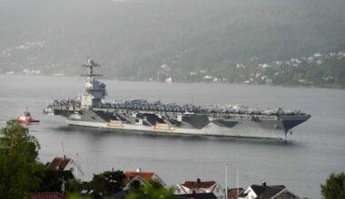 Guerra ai narcos, nei Caraibi arrivata la portaerei mandata da Trump. Ma Londra sospende la collaborazione con gli Usa