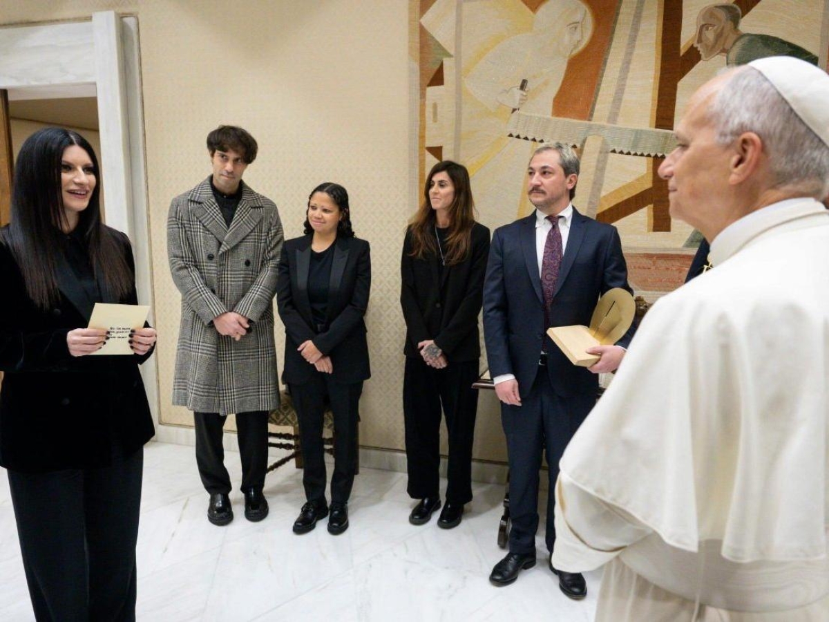 Papa Leone XIV riceve Laura Pausini in Vaticano: «Io e il mio segretario Edgar siamo suoi fan da sempre»