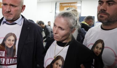 Femminicidio Ilaria Sula, prima udienza del processo a Mark Samson: in aula anche i genitori e gli amici della ragazza